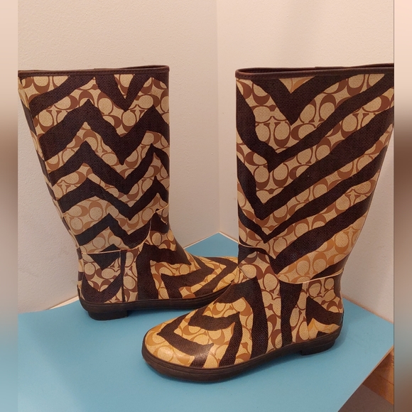 Coach pammie zebra print rain boots. Sz 10. Rubber boots - Picture 6 of 10